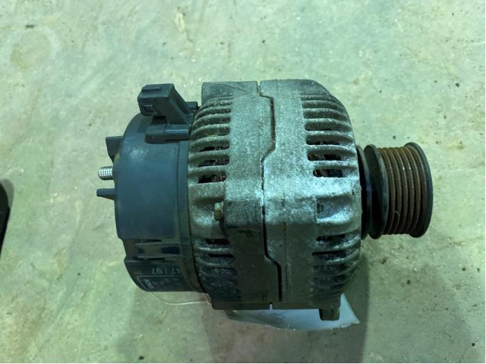 Gebrauchte Dynamo Volkswagen Golf IV (1J1) 1.4 16V Preis € 35,00 Margenregelung angeboten von F. van den Mosselaar autodemontage
