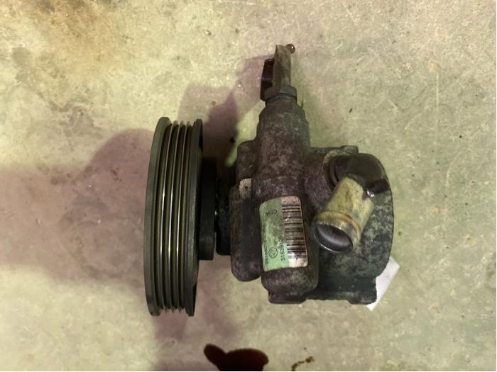 Usagé Pompe de direction Fiat Fiorino (225) 1.3 JTD 16V Multijet Prix € 25,00 Règlement à la marge proposé par F. van den Mosselaar autodemontage