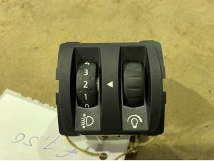 Used AIH headlight switch Renault Clio IV (5R) 0.9 Energy TCE 90 12V Price € 7,50 Margin scheme offered by F. van den Mosselaar autodemontage