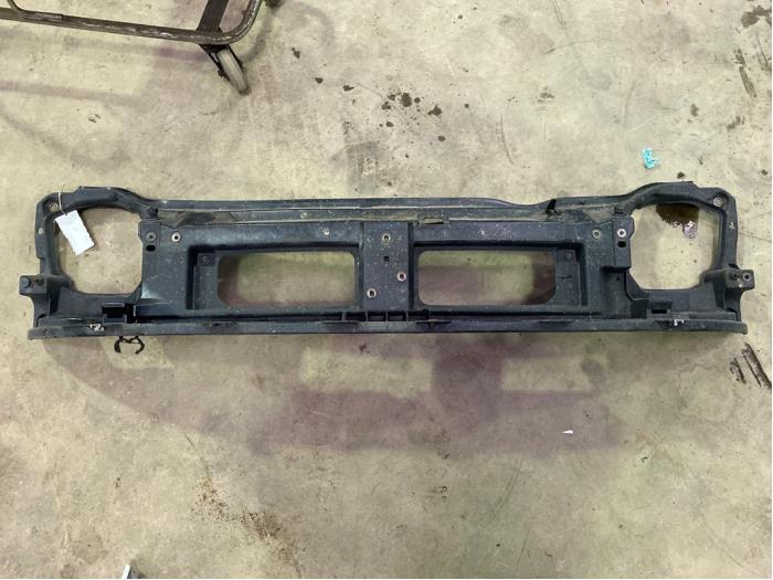 Begagnade Front Opel Vivaro 1.9 DI Pris € 35,00 Marginaltabell erbjuds av F. van den Mosselaar autodemontage