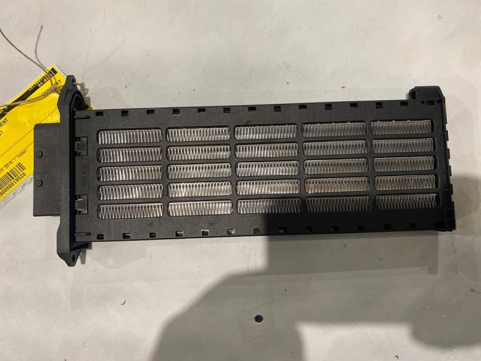 Używane Element grzewczy Renault Kadjar (RFEH) 1.3 TCE 160 FAP 16V Cena € 20,00 Procedura marży oferowane przez F. van den Mosselaar autodemontage
