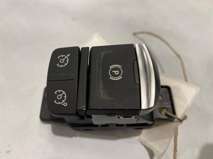 Gebrauchte Handbremse Schalter Renault Kadjar (RFEH) 1.3 TCE 160 FAP 16V Preis € 15,00 Margenregelung angeboten von F. van den Mosselaar autodemontage