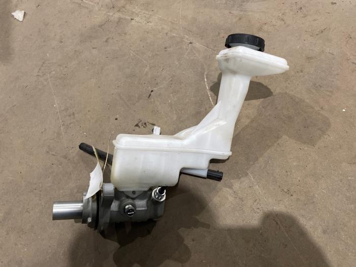 Gebrauchte Hauptbremszylinder Renault Kadjar (RFEH) 1.3 TCE 160 FAP 16V Preis € 15,00 Margenregelung angeboten von F. van den Mosselaar autodemontage