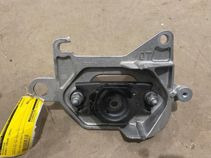 Used Engine mount Renault Kadjar (RFEH) 1.3 TCE 160 FAP 16V Price € 15,00 Margin scheme offered by F. van den Mosselaar autodemontage