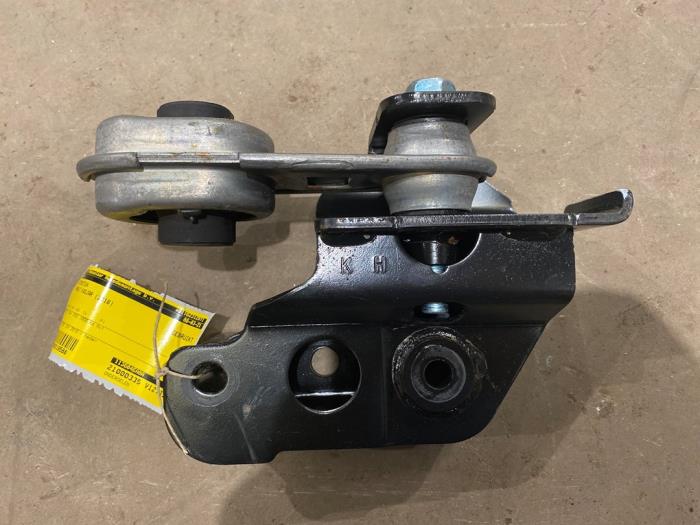 Used Engine mount Renault Kadjar (RFEH) 1.3 TCE 160 FAP 16V Price € 15,00 Margin scheme offered by F. van den Mosselaar autodemontage