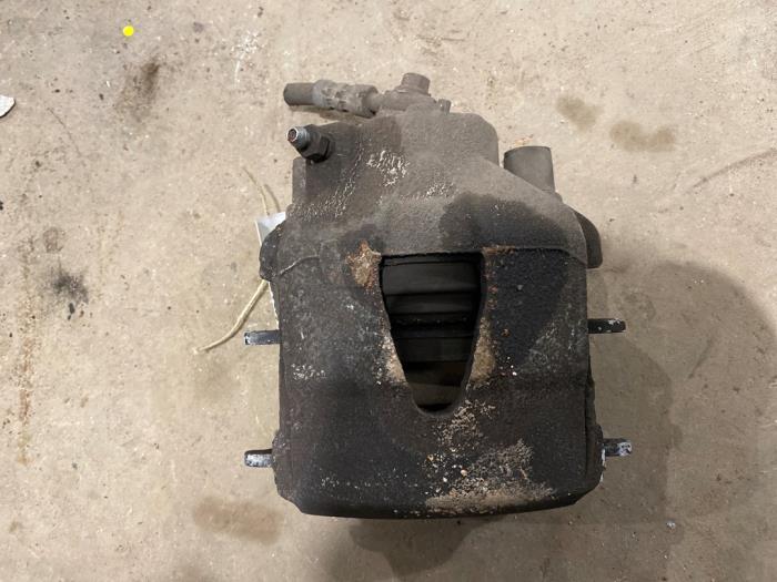 Begagnade Främre bromsok, höger Skoda Fabia II (5J) 1.2i 12V Pris € 25,00 Marginaltabell erbjuds av F. van den Mosselaar autodemontage