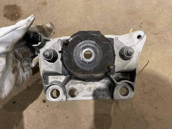 Soporte de motor de un Renault Twingo III (AH) 1.0 SCe 75 12V 2018