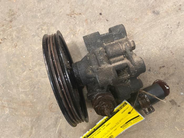 Pompe De Direction Assistée Pour Chrysler Voyager IV 2.5 CRD 140 CV - Référence VM98B - Occasion