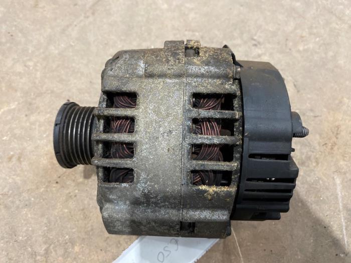 Gebrauchte Dynamo Volvo V40 (VW) 1.9 D Preis € 50,00 Margenregelung angeboten von F. van den Mosselaar autodemontage