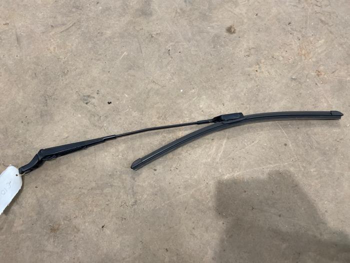 Front wiper arm from a Skoda Roomster (5J) 1.4 TDI 80 2007