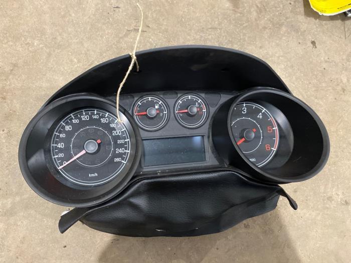 Używane Sciemniacz kokpitowy Fiat Bravo (198A) 1.6 JTD Multijet 105 Cena € 45,00 Procedura marży oferowane przez F. van den Mosselaar autodemontage