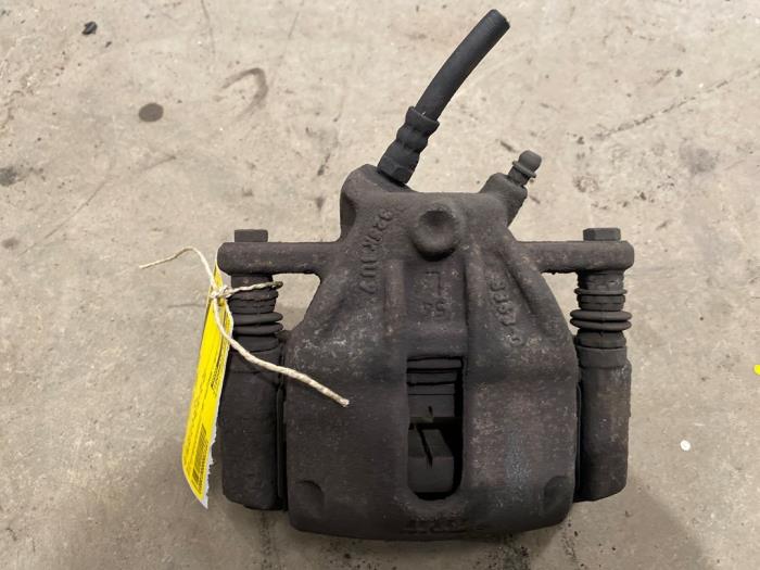 Gebrauchte Bremszange links vorne Renault Clio III Estate/Grandtour (KR) 1.2 16V TCE 100 Preis € 25,00 Margenregelung angeboten von F. van den Mosselaar autodemontage