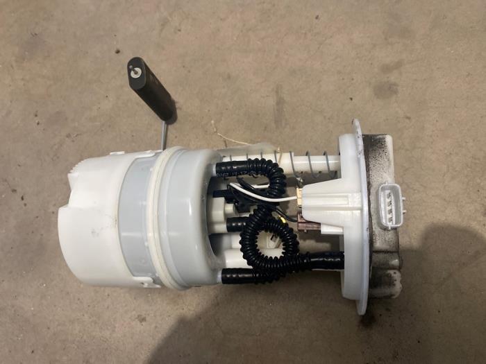 Gebrauchte Kraftstoffpumpe Elektrisch Renault Clio III Estate/Grandtour (KR) 1.2 16V TCE 100 Preis € 35,00 Margenregelung angeboten von F. van den Mosselaar autodemontage