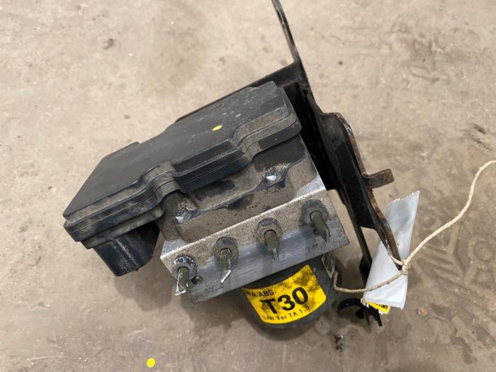 Używane Pompa ABS Kia Picanto (TA) 1.2 16V Cena € 15,00 Procedura marży oferowane przez F. van den Mosselaar autodemontage