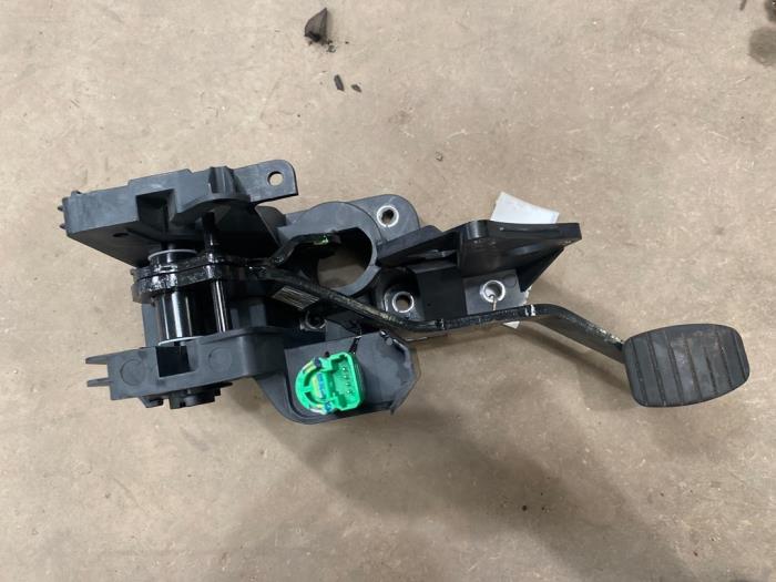 Używane Pedal hamulca Renault Twingo III (AH) 1.0 SCe 70 12V Cena € 50,00 Procedura marży oferowane przez F. van den Mosselaar autodemontage