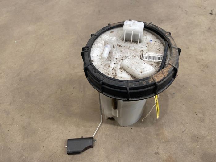 Gebrauchte Kraftstoffpumpe Elektrisch Renault Twingo III (AH) 1.0 SCe 70 12V Preis € 35,00 Margenregelung angeboten von F. van den Mosselaar autodemontage