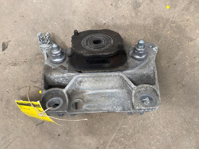 Used Engine mount Renault Twingo III (AH) 1.0 SCe 70 12V Price € 15,00 Margin scheme offered by F. van den Mosselaar autodemontage