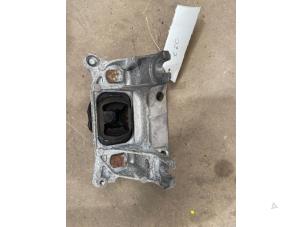 Engine mount from a Renault Twingo III (AH) 1.0 SCe 70 12V 2016