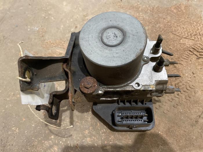Begagnade ABS-pump Mazda 6 (GH12/GHA2) 2.0i 16V S-VT Pris € 50,00 Marginaltabell erbjuds av F. van den Mosselaar autodemontage