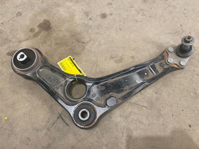 Front wishbone, left from a Renault Espace (RFCJ) 1.8 Energy Tce 225 EDC 2017