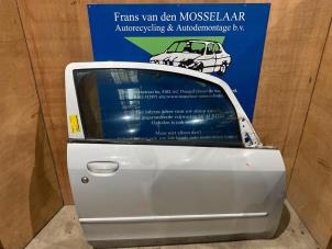 Używane Drzwi prawe wersja 2-drzwiowa Mitsubishi Colt (Z2/Z3) 1.3 16V Cena € 75,00 Procedura marży oferowane przez F. van den Mosselaar autodemontage