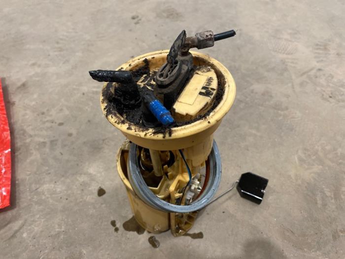 Usagé Pompe à carburant Volkswagen Transporter/Caravelle T5 1.9 TDi Prix € 35,00 Règlement à la marge proposé par F. van den Mosselaar autodemontage