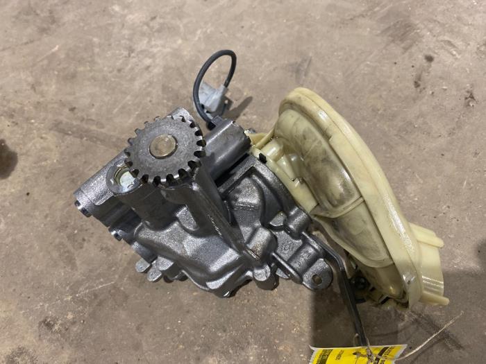 Używane Pompa oleju Renault Twingo III (AH) 0.9 Energy TCE 90 12V Cena € 50,00 Procedura marży oferowane przez F. van den Mosselaar autodemontage