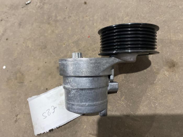 Usados Rodillo tensor correa múltiple Renault Twingo III (AH) 0.9 Energy TCE 90 12V Precio € 15,00 Norma de margen ofrecido por F. van den Mosselaar autodemontage