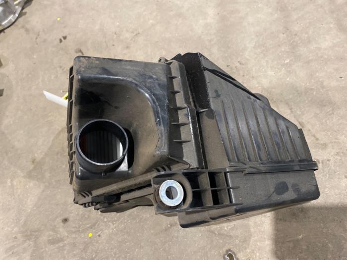 Begagnade Luftfilterhus Renault Twingo III (AH) 0.9 Energy TCE 90 12V Pris € 25,00 Marginaltabell erbjuds av F. van den Mosselaar autodemontage