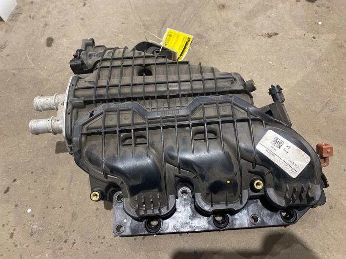 Begagnade Insugsrör Renault Twingo III (AH) 0.9 Energy TCE 90 12V Pris € 50,00 Marginaltabell erbjuds av F. van den Mosselaar autodemontage