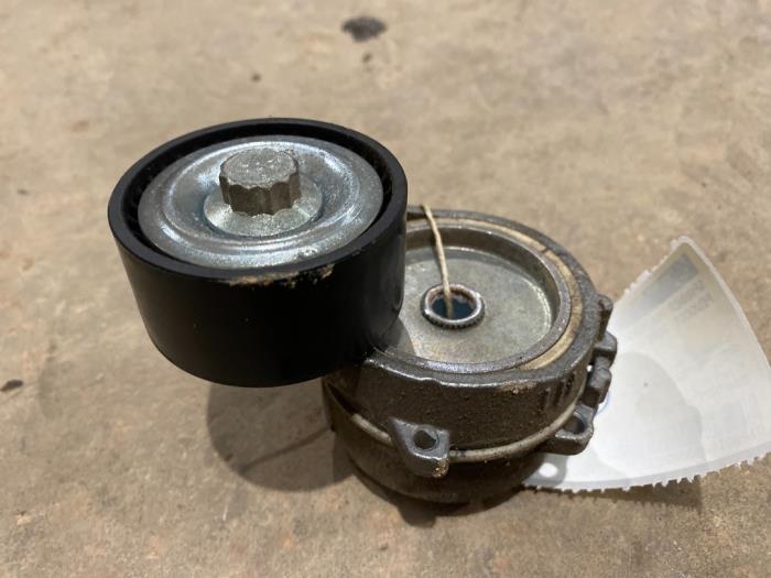 Usados Tensor correa múltiple Peugeot 2008 (CU) 1.2 12V e-THP PureTech 110 Precio € 20,00 Norma de margen ofrecido por F. van den Mosselaar autodemontage
