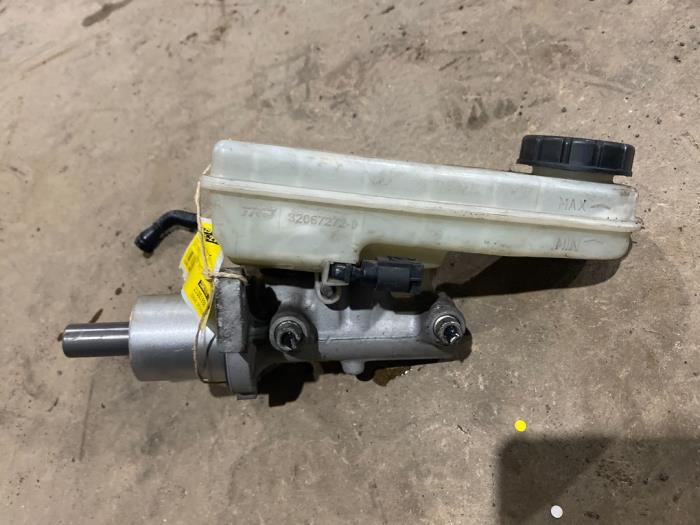 Gebrauchte Hauptbremszylinder Mitsubishi Colt (Z2/Z3) 1.5 12V DI-D HP CZ3 Preis € 15,00 Margenregelung angeboten von F. van den Mosselaar autodemontage