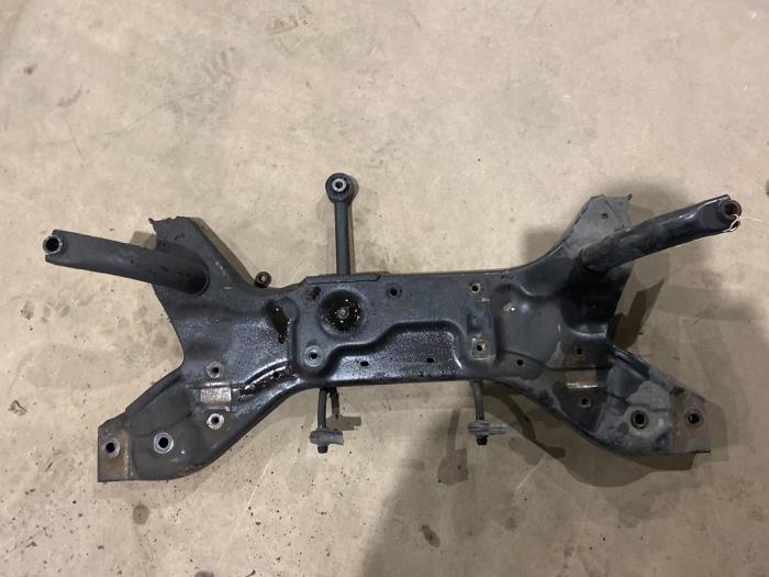 Usagé Berceau Mitsubishi Colt (Z2/Z3) 1.5 12V DI-D HP CZ3 Prix € 50,00 Règlement à la marge proposé par F. van den Mosselaar autodemontage