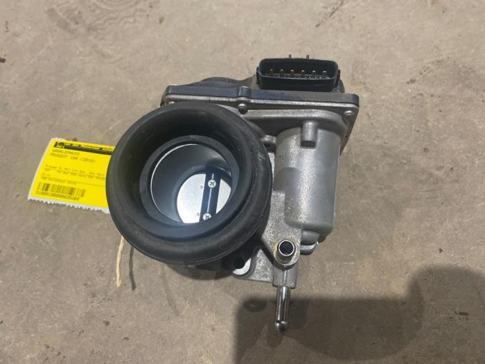 Usagé Boitier papillon Peugeot 108 1.0 12V VVT-i Prix € 25,00 Règlement à la marge proposé par F. van den Mosselaar autodemontage