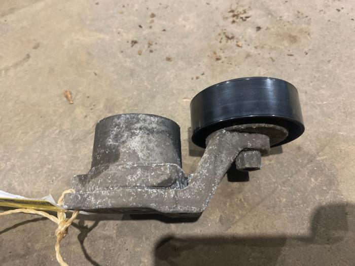 Usados Rodillo tensor correa múltiple Peugeot 108 1.0 12V VVT-i Precio € 15,00 Norma de margen ofrecido por F. van den Mosselaar autodemontage