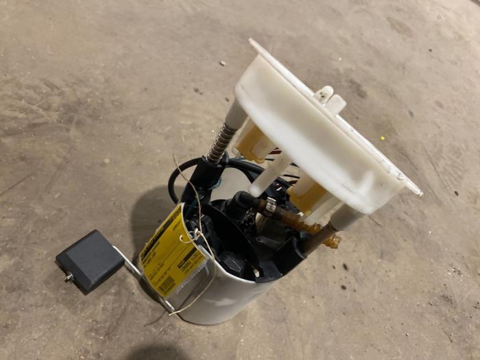 Usagé Pompe d'injection BMW 3 serie (E90) 320i 16V Prix € 25,00 Règlement à la marge proposé par F. van den Mosselaar autodemontage