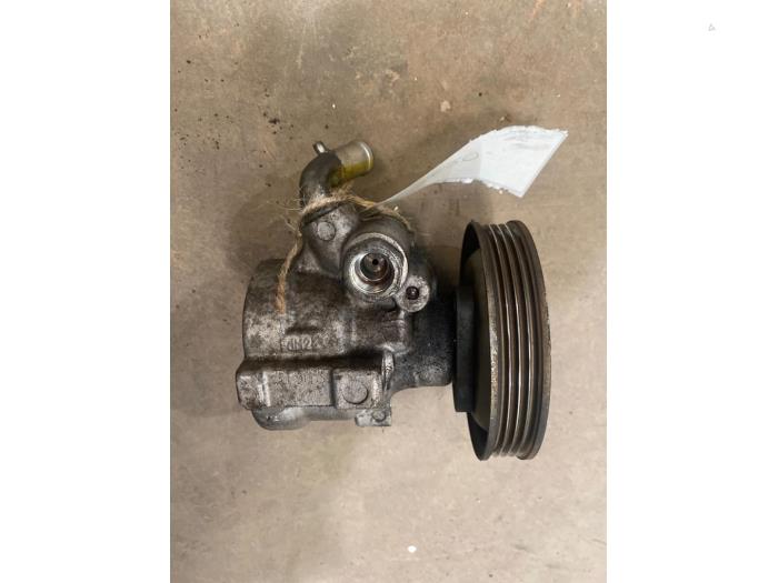 Usagé Pompe de direction Fiat Fiorino (225) 1.3 JTD 16V Multijet Prix € 25,00 Règlement à la marge proposé par F. van den Mosselaar autodemontage