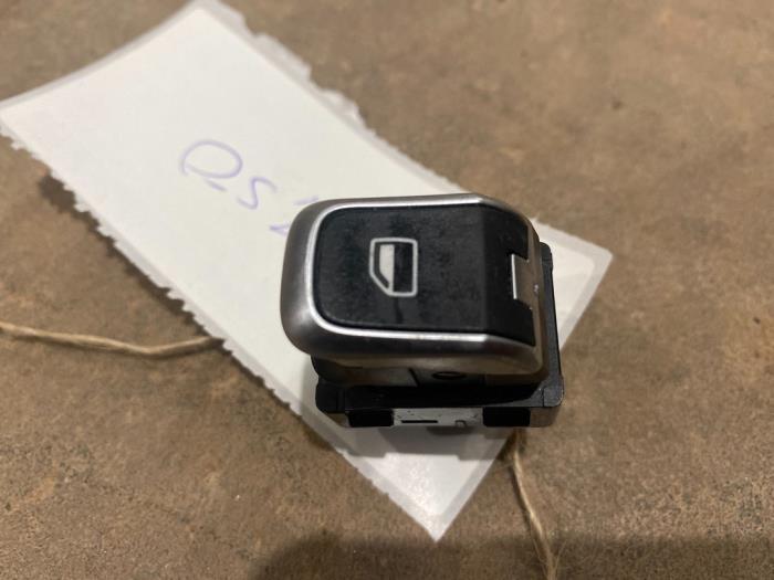 Usados Interruptor de ventanilla eléctrica Audi S3 Limousine (8VM/8VS) 2.0 TFSI 16V Precio € 10,00 Norma de margen ofrecido por F. van den Mosselaar autodemontage