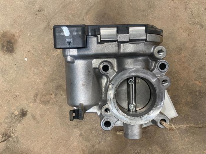 Używane Przepustnica Renault Grand Scénic IV (RFAR) 1.3 TCE 140 16V Cena € 35,00 Procedura marży oferowane przez F. van den Mosselaar autodemontage