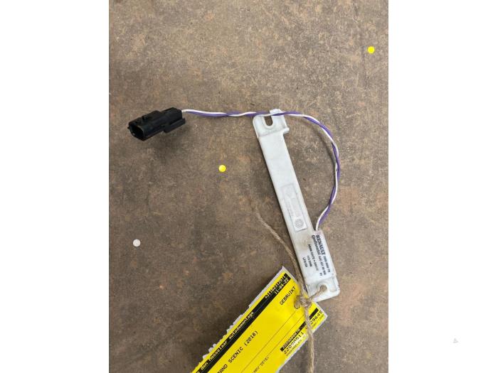 Używane Antena Renault Grand Scénic IV (RFAR) 1.3 TCE 140 16V Cena € 15,00 Procedura marży oferowane przez F. van den Mosselaar autodemontage