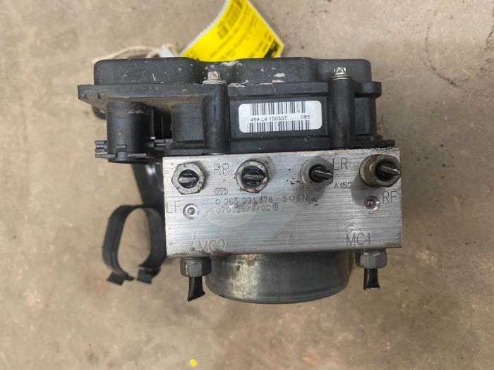 Używane Pompa ABS Fiat Grande Punto (199) 1.4 Cena € 20,00 Procedura marży oferowane przez F. van den Mosselaar autodemontage