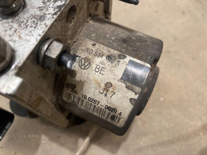 ABS pump Volkswagen Caddy III 1.9 TDI 2K0907379A BJB ATE