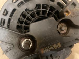 Dynamo van een Renault Trafic New (JL) 2.5 dCi 16V 145 2012