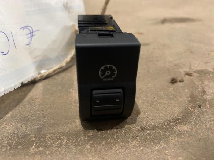 Gebrauchte Cockpit Dimmer Mazda 3 (BK12) 1.6 CiTD 16V Preis € 9,99 Margenregelung angeboten von F. van den Mosselaar autodemontage