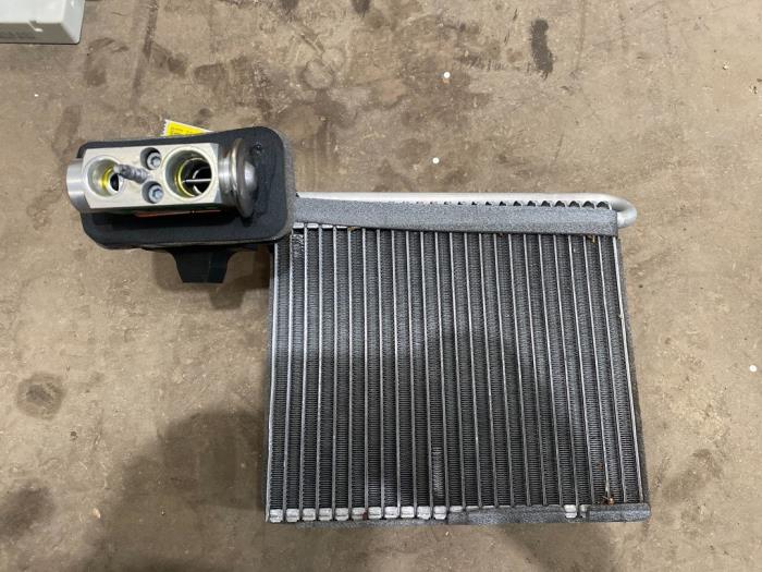 Usagé Radiateur clim Ford Focus 3 1.6 Ti-VCT 16V 105 Prix € 35,00 Règlement à la marge proposé par F. van den Mosselaar autodemontage
