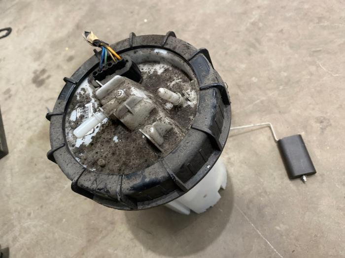 Usagé Pompe à carburant Ford Focus 3 1.6 Ti-VCT 16V 105 Prix € 35,00 Règlement à la marge proposé par F. van den Mosselaar autodemontage
