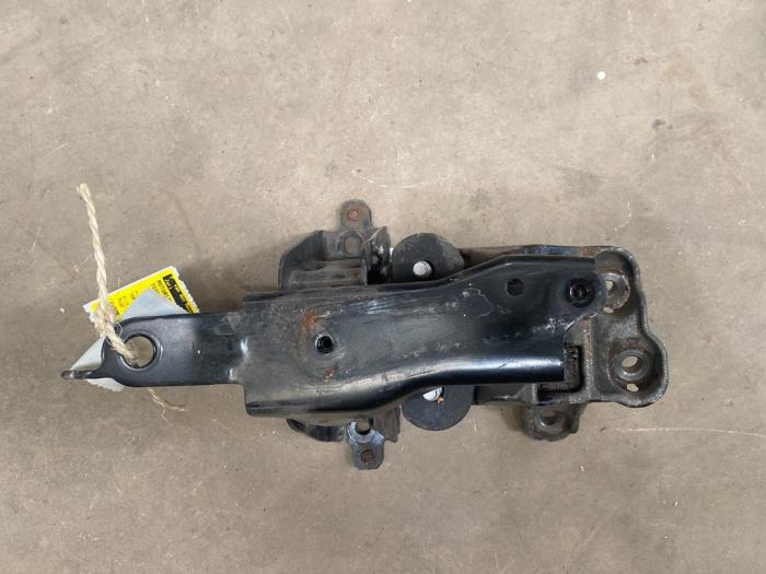 Used Engine mount Toyota Aygo (B40) 1.0 12V VVT-i Price € 20,00 Margin scheme offered by F. van den Mosselaar autodemontage