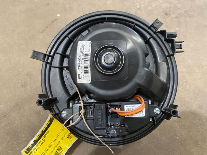 Heating and ventilation fan motor from a Audi RS 3 Limousine (8VS/8VM) 2.5 TFSI 20V Quattro 2019