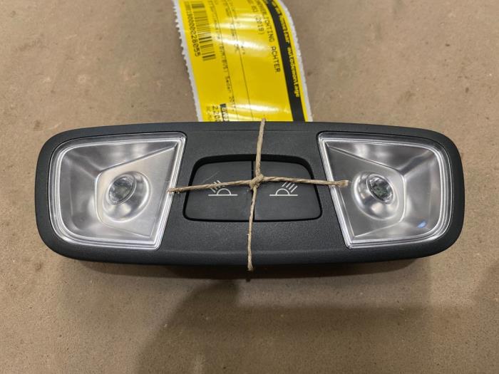 Iluminación interior detrás de un Audi RS 3 Limousine (8VS/8VM) 2.5 TFSI 20V Quattro 2019