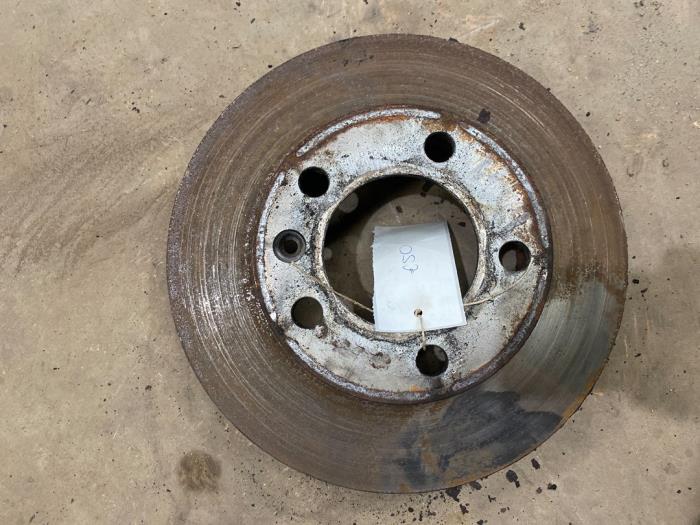 Używane Tarcza hamulcowa przód Renault Master III (FV) 2.3 dCi 125 16V RWD Cena € 50,00 Procedura marży oferowane przez F. van den Mosselaar autodemontage